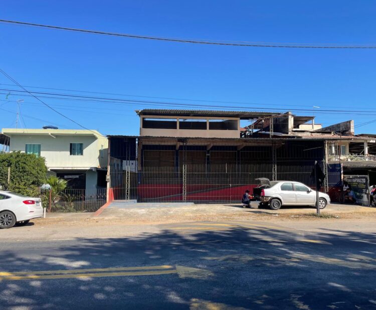 PRÉDIO COMERCIAL (LOJÃO) COM APROX. 400,00 M² DE ÁREA CONSTRUÍDA NA BR-101 (ROD AMARAL PEIXOTO, N 212 – ANTIGO 192), EM URURAÍ.