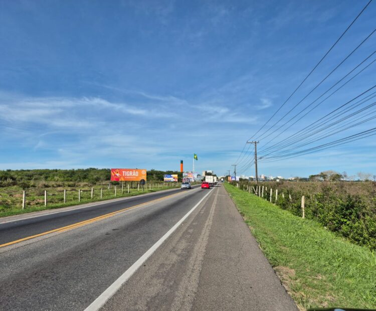 ÁREA NA BR – 101 (CAMPOS – RIO) A 600,00 METROS DO SHOPPING ESTRADA 186.000,00 M²