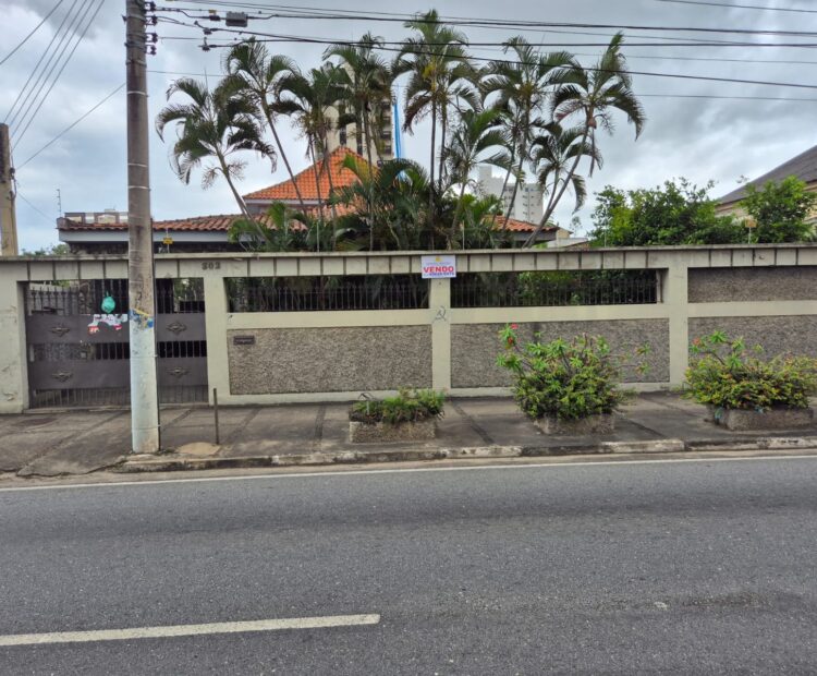 CASA PARA FINS COMERCIAIS NA AVENIDA 28 DE MARÇO