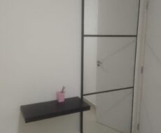 APARTAMENTO NO CONDOMÍNIO ÁGUA MARINHO. Localização: Atras do Shoping Estrada