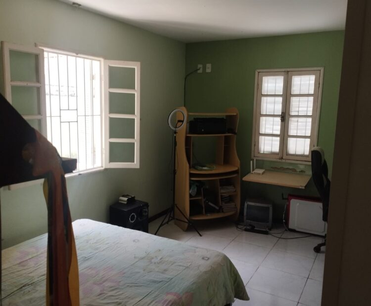 CASA NA RUA CASA NA RUA AUGUSTO BESSA Nº 339, TURF CLUB A 70,00 METROS DA 28 DE MARÇO.