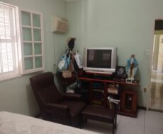 CASA NA RUA CASA NA RUA AUGUSTO BESSA Nº 339, TURF CLUB A 70,00 METROS DA 28 DE MARÇO.