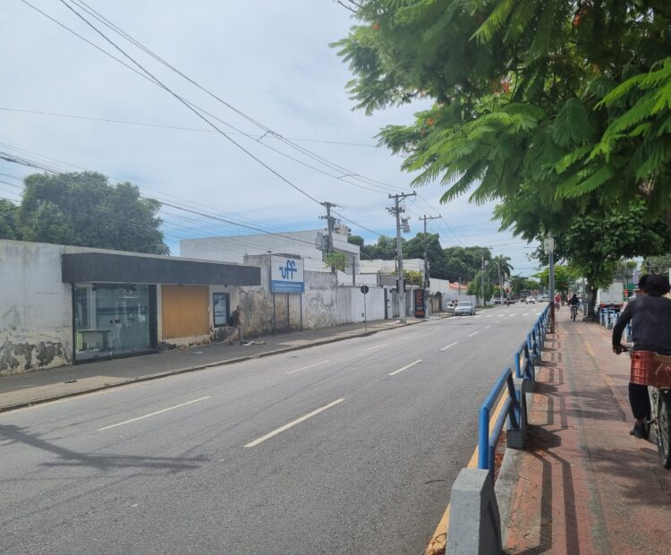 EXELENTE ÁREA COM ÁREA DE 2.540,00 M² NA AV. 28 DE MARÇO NO PARQUE ALZIRA VARGAS.