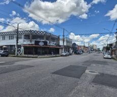 PRÉDIO NA AVENIDA PRINCESA ISABEL ESQUINA COM AURINO TAVARE NO PARQUE ROSÁRIO.