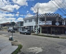 PRÉDIO NA AVENIDA PRINCESA ISABEL ESQUINA COM AURINO TAVARE NO PARQUE ROSÁRIO.