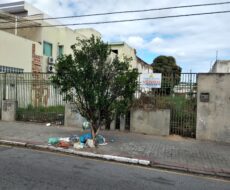 TERRENO NA 28 DE MARÇO ATÉ A RUA YPIRANGA DE APROXIMADAMENTE 700,00 M². Medidas: 12,00 X 58,00.