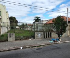 TERRENO NA 28 DE MARÇO ATÉ A RUA YPIRANGA DE APROXIMADAMENTE 700,00 M². Medidas: 12,00 X 58,00.