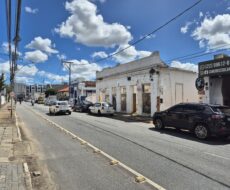 VENDO OU ALUGO TERRENO NA AVENIDA 07 DE SETEMBRO, CENTRO. Terreno: 22,40m x 40,00m = 896,00m²,