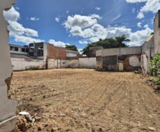 VENDO OU ALUGO TERRENO NA AVENIDA 07 DE SETEMBRO, CENTRO. Terreno: 22,40m x 40,00m = 896,00m²,