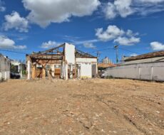 VENDO OU ALUGO TERRENO NA AVENIDA 07 DE SETEMBRO, CENTRO. Terreno: 22,40m x 40,00m = 896,00m²,