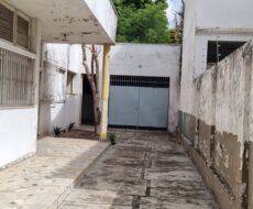 CASA NA RUA BRUNO DE AZEVEDO, Nº 56, PRQ. TAMANDARÉ (COM SAÍDA NA AVENIDA 28 DE MARÇO).