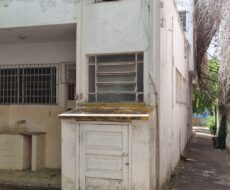 CASA NA RUA BRUNO DE AZEVEDO, Nº 56, PRQ. TAMANDARÉ (COM SAÍDA NA AVENIDA 28 DE MARÇO).