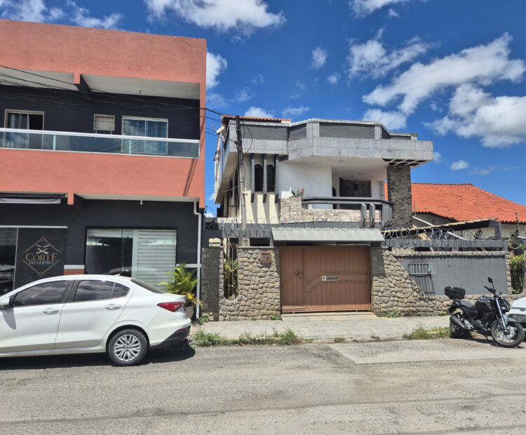 CASA TRIPLÉX NA RUA VISCONDE DE ITABORAÍ Nº 447, PARQUE ROSÁRIO À 50,00 METROS DO HOSPITAL DA UNIMÉD.