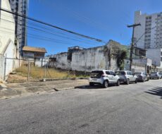 EXELENTE TERRENO DE 400 M² RUA MARECHAL DEODORO Nº 234, CENTRO QUASE ESQUINA DA RUA IPIRANGA À 70,00 DA 28 DE MARÇO, POSIÇÃO NASCENTE.