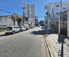 EXELENTE TERRENO DE 400 M² RUA MARECHAL DEODORO Nº 234, CENTRO QUASE ESQUINA DA RUA IPIRANGA À 70,00 DA 28 DE MARÇO, POSIÇÃO NASCENTE.