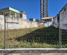 EXELENTE TERRENO DE 400 M² RUA MARECHAL DEODORO Nº 234, CENTRO QUASE ESQUINA DA RUA IPIRANGA À 70,00 DA 28 DE MARÇO, POSIÇÃO NASCENTE.