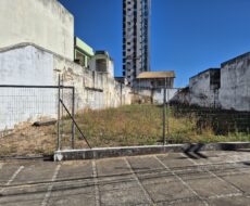 EXELENTE TERRENO DE 400 M² RUA MARECHAL DEODORO Nº 234, CENTRO QUASE ESQUINA DA RUA IPIRANGA À 70,00 DA 28 DE MARÇO, POSIÇÃO NASCENTE.
