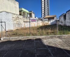 EXELENTE TERRENO DE 400 M² RUA MARECHAL DEODORO Nº 234, CENTRO QUASE ESQUINA DA RUA IPIRANGA À 70,00 DA 28 DE MARÇO, POSIÇÃO NASCENTE.